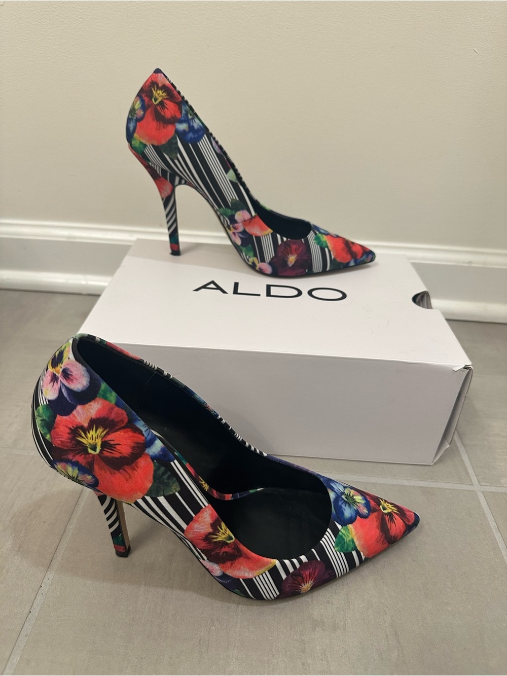 Adorable Spring Heels - Picture 4 of 4